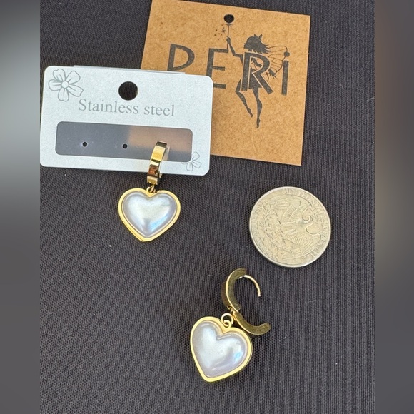 PERI’S Gold Pearl Earrings - Picture 5 of 5